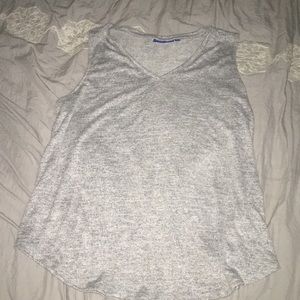 Gray v-neck tank🤍